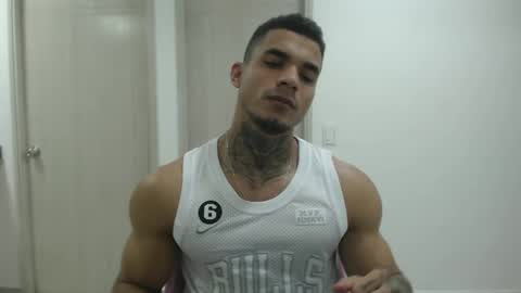 Snapshot of juan_gomez_1 chatting on December 11, 10:27 pm juan_gomez_1 online show from December 11, 10:27 pm