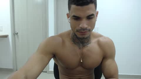 Snapshot of juan_gomez_1 chatting on December 24, 10:44 am juan_gomez_1 online show from December 24, 10:44 am