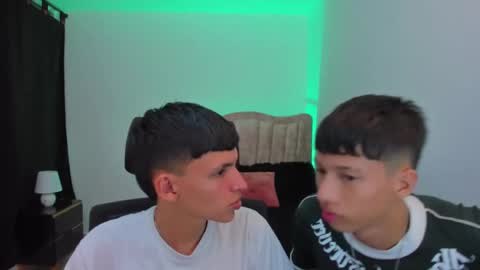 Snapshot of juan_nd_steven chatting on September 11, 4:44 am JuanSteven online show from September 11, 4:44 am
