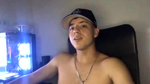 juannvalencia11 online show from April 23, 5:34 am