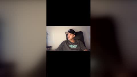 juannvalencia11 online show from June 4, 9:43 pm