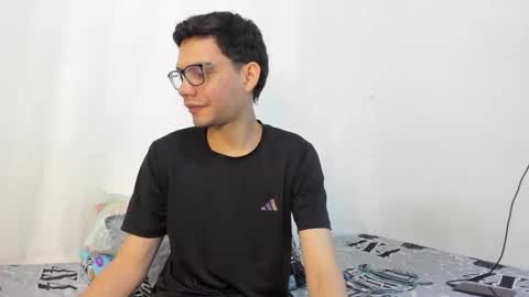 juansuarez204 online show from March 24, 11:19 pm