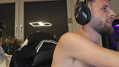 Snapshot of julia_official chatting on October 9, 5:40 pm Julia  Adam online show from October 9, 5:40 pm