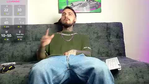 Julian independent model online show from July 7, 8:23 pm