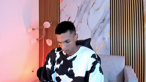 Snapshot of juliensaint_ chatting on October 3, 12:21 pm Julien online show from October 3, 12:21 pm