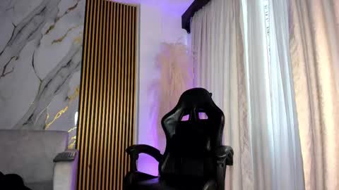 Julien online show from November 28, 1:02 pm