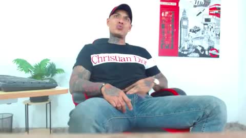 juniior_333 online show from November 25, 9:39 pm