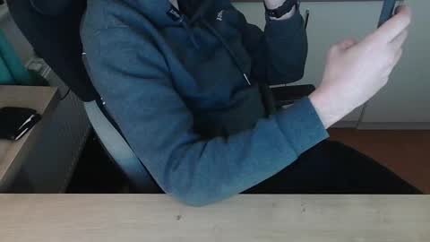 junk2711 online show from April 2, 8:06 pm