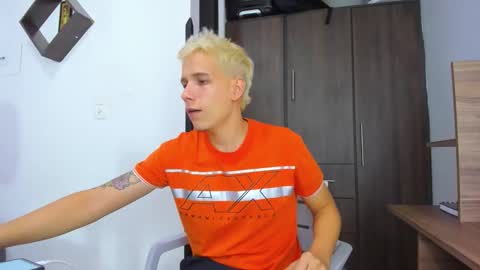 justin_biker online show from October 31, 11:35 am