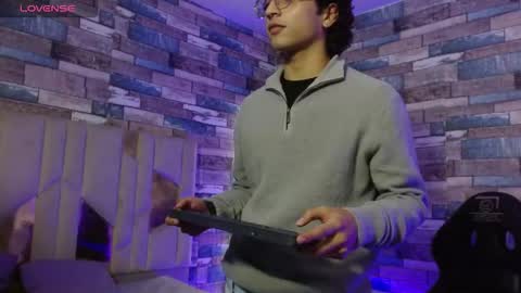  justin  online show from March 8, 3:21 am