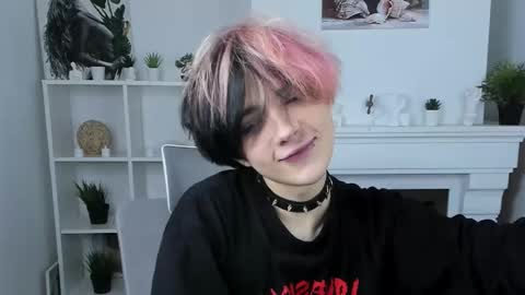 Snapshot of justin_twinkboy chatting on October 10, 12:43 pm JUSTIN online show from October 10, 12:43 pm