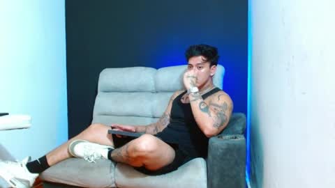 justinfuller_31 online show from June 6, 2:28 am