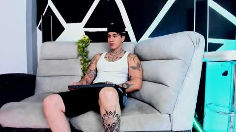 justinfuller_31 online show from October 11, 7:07 pm