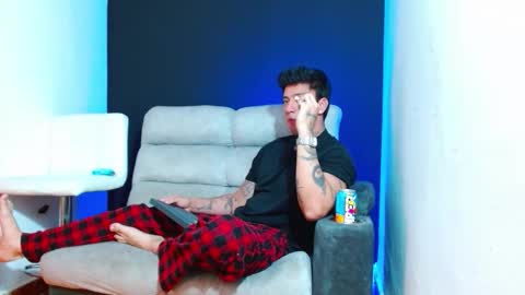 justinfuller_31 online show from February 15, 10:18 pm