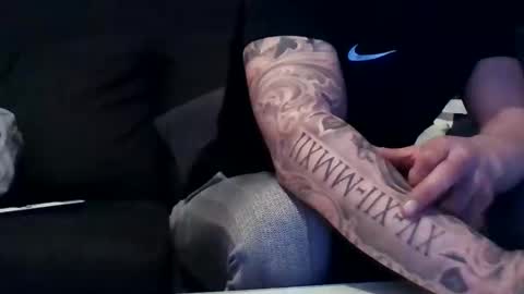 justmehere077 online show from March 1, 1:53 am