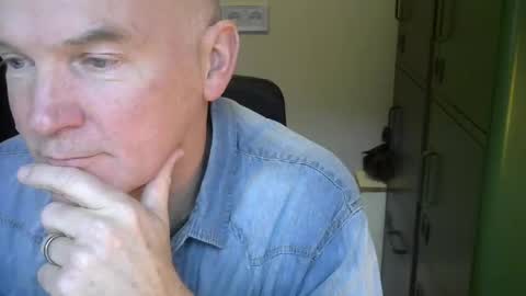 Robbie online show from December 7, 2:24 pm