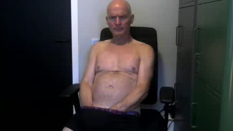 Robbie online show from October 16, 3:42 pm