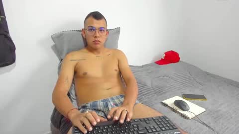 kelvin_hot276 online show from November 15, 7:27 pm