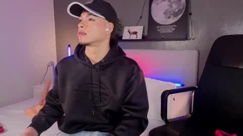   online show from November 5, 11:45 am