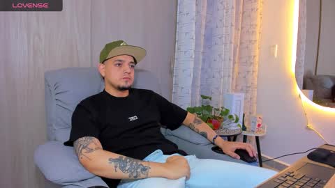 Snapshot of kendel_dimitri chatting on September 27, 6:33 am kendel_dimitri online show from September 27, 6:33 am