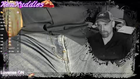 Snapshot of kenkuddles chatting on September 27, 3:26 am Ken Kuddles online show from September 27, 3:26 am