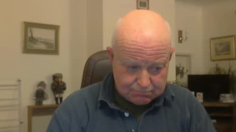 Snapshot of kindahairy4u chatting on December 31, 8:02 pm kindahairy4u online show from December 31, 8:02 pm