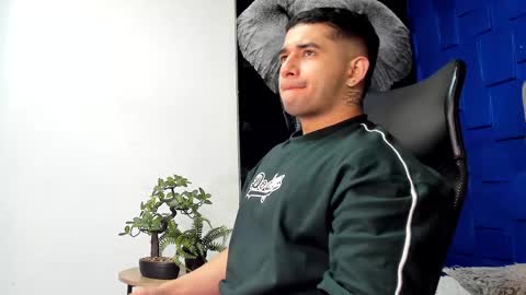 Angel Falconer online show from November 3, 12:48 am