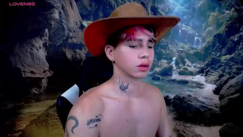 kiss_whitee online show from February 3, 3:48 am