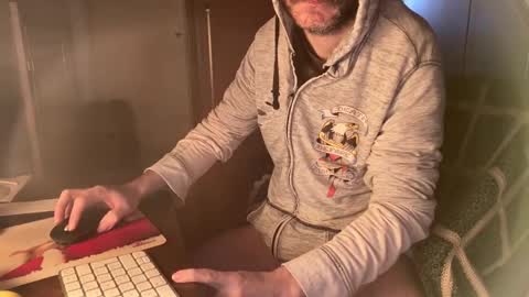 kissofbanned1983 online show from March 19, 10:40 am