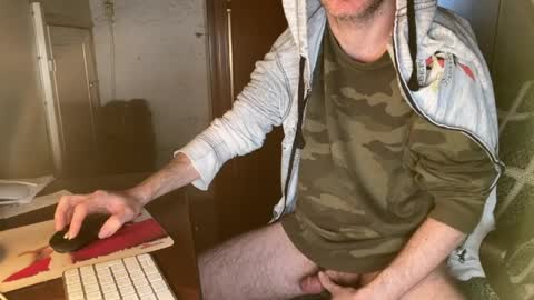 kissofbanned1983 online show from April 6, 9:32 am