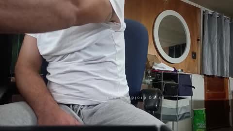 LOUiViLAN online show from October 22, 7:45 am