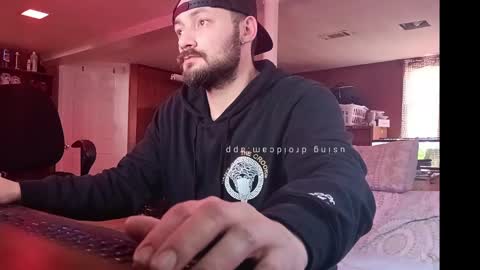 LOUiViLAN online show from February 25, 7:47 pm