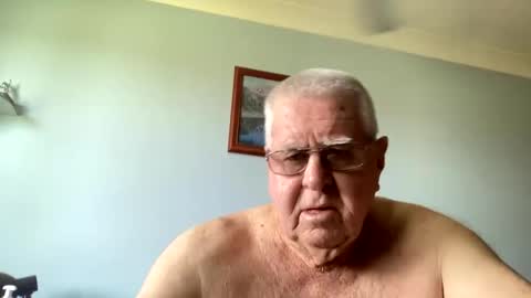 Aussiedude online show from December 12, 4:15 am