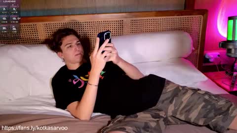 Snapshot of kotkasarvoo chatting on September 19, 11:32 am Danny online show from September 19, 11:32 am