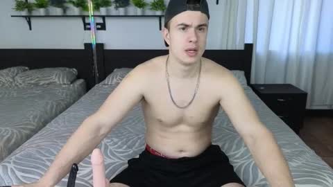 kris_braun online show from February 4, 3:23 am