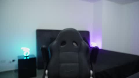 Snapshot of krops_ chatting on September 10, 12:04 pm KROPS online show from September 10, 12:04 pm