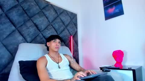 Kroy Wave  Muscle Tattoos Latino online show from August 10, 3:34 am