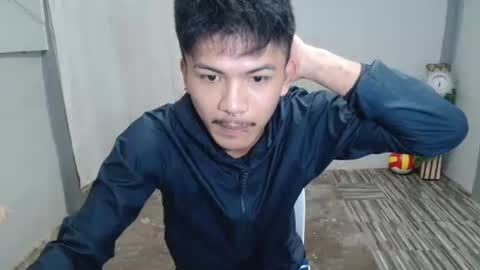 kyle_lourence online show from May 29, 11:04 pm