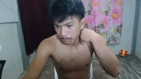 kyle_lourence online show from June 3, 7:43 am