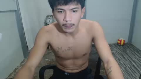 kyle_lourence online show from May 18, 12:33 pm