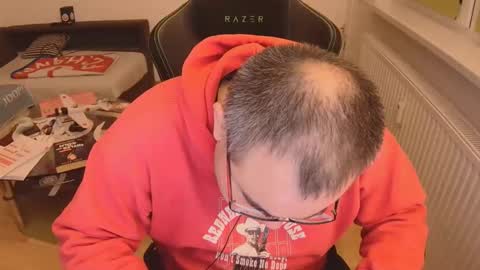 latexboy893 online show from December 1, 10:57 pm