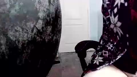 latexchris77 online show from February 8, 10:54 am