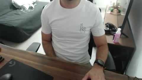 latexdave84 online show from March 18, 7:11 am