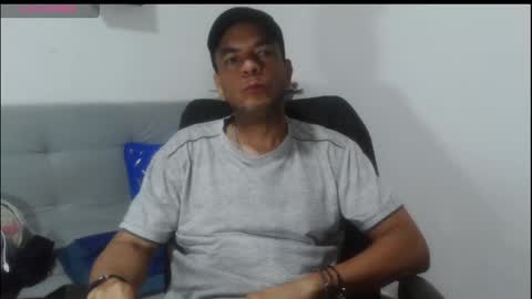 latinmartin254 online show from April 19, 5:18 am