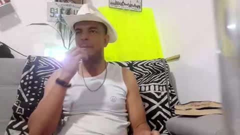 latinmartin254 online show from September 15, 2:47 am