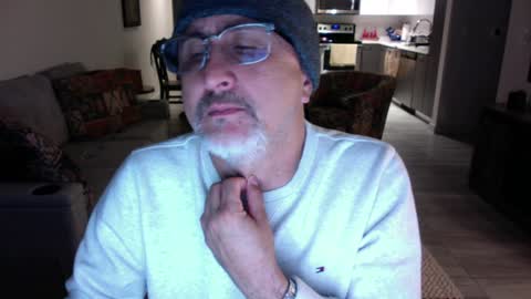 QS - INDEPENDENT MODEL online show from January 26, 4:41 am