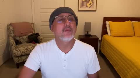 QS - INDEPENDENT MODEL online show from November 17, 6:05 am