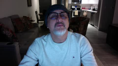 QS - INDEPENDENT MODEL online show from December 8, 11:19 pm