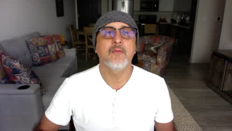 QS - INDEPENDENT MODEL online show from January 19, 6:21 pm