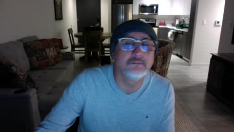 QS - INDEPENDENT MODEL online show from January 24, 6:24 am